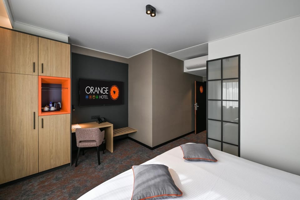 TV and multimedia, Photo of the whole room, Bedroom, wardrobe