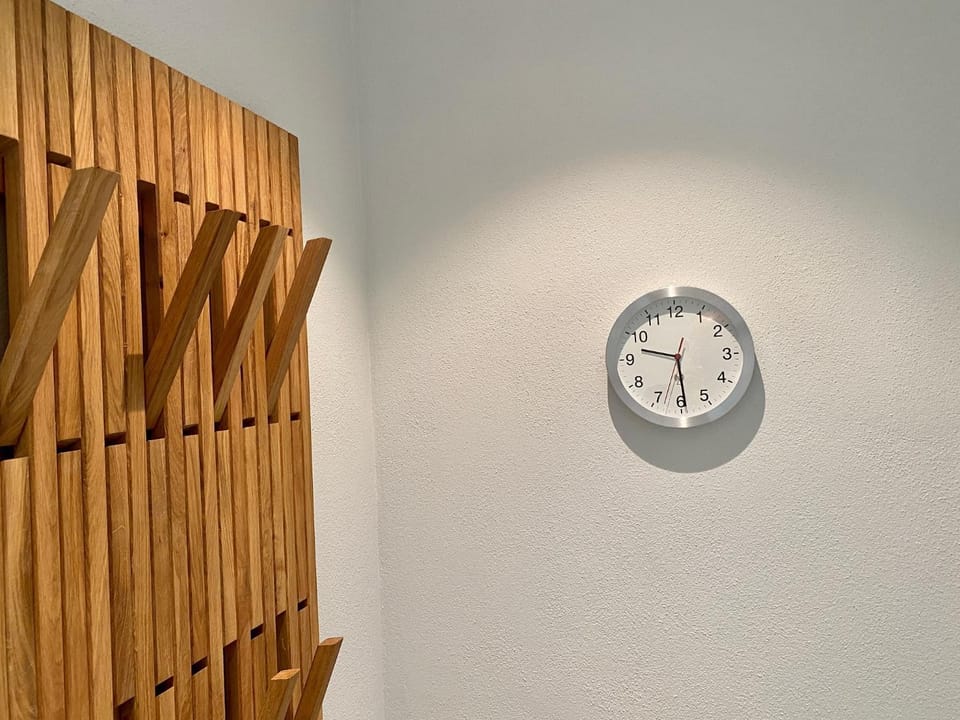 Photo of the whole room, Decorative detail, Facility for disabled guests, acessibility