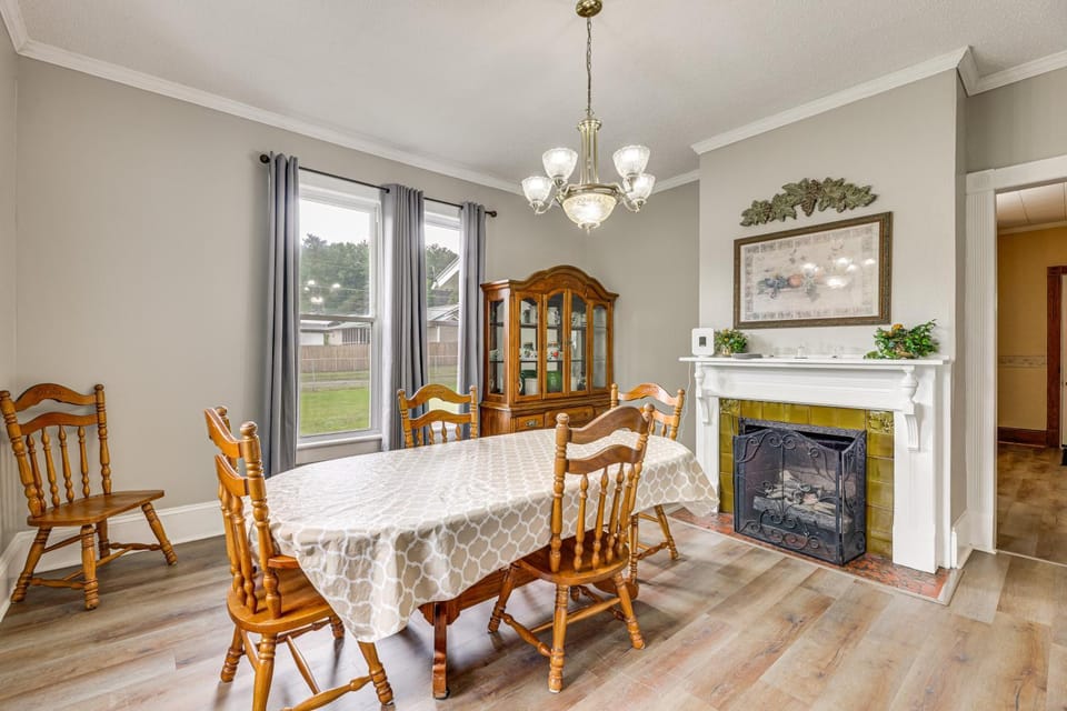Mtn Views & Idyllic Setting! Clifton Forge Retreat House in Shenandoah Valley