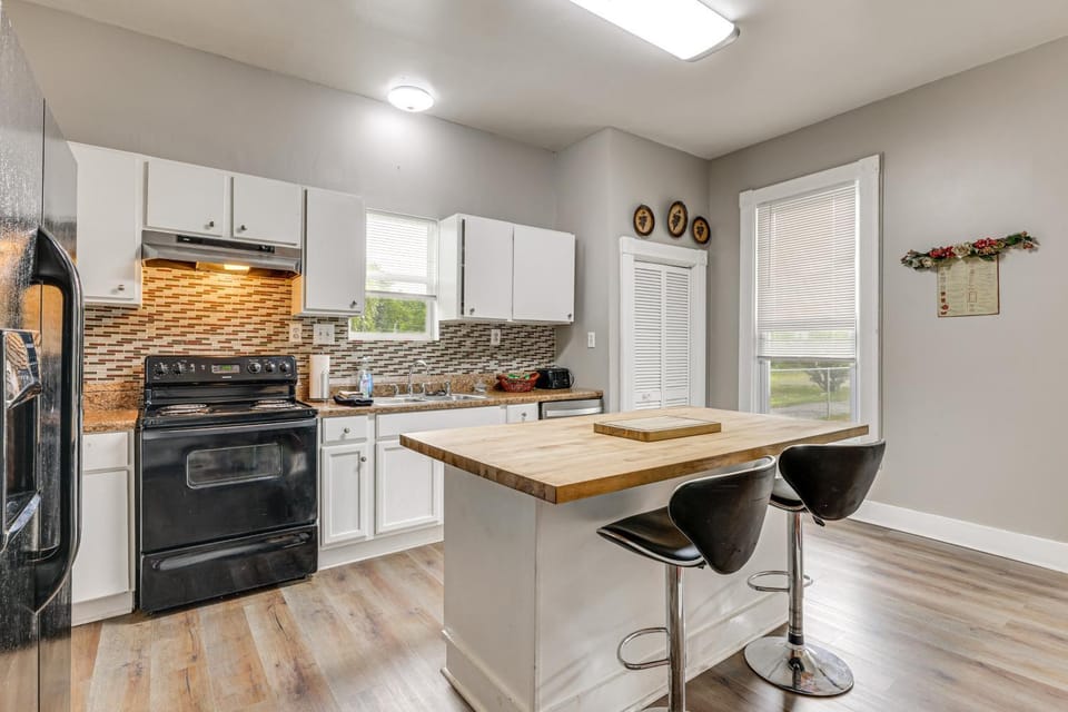 Mtn Views & Idyllic Setting! Clifton Forge Retreat House in Shenandoah Valley