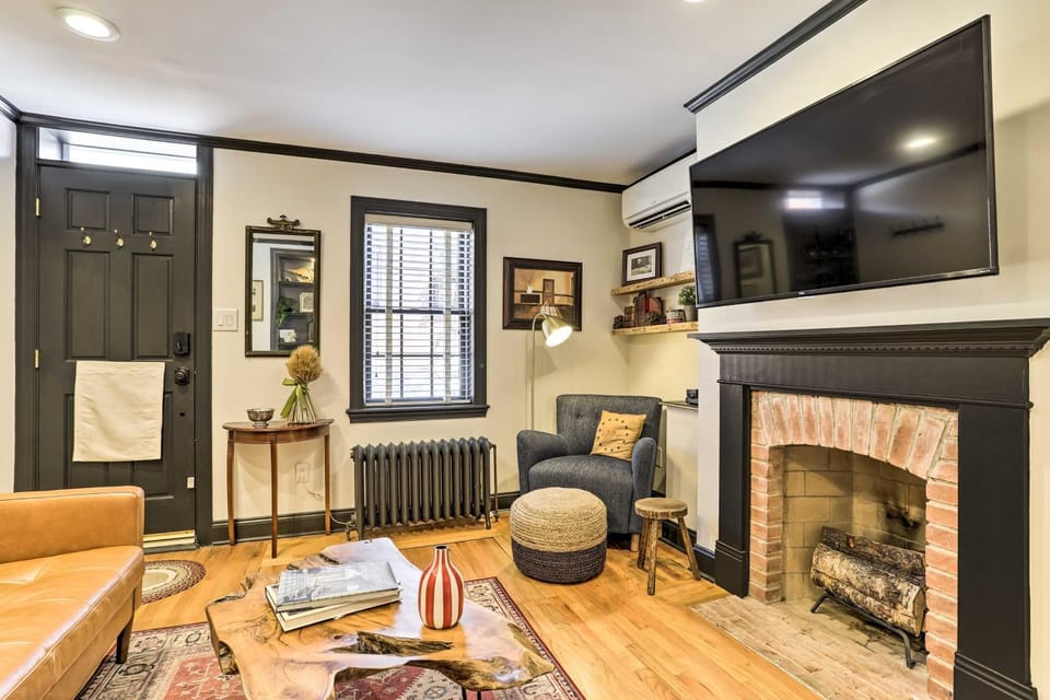 Historic Home w/ Garden, 4 Mi to Lincoln Financial House in Philadelphia