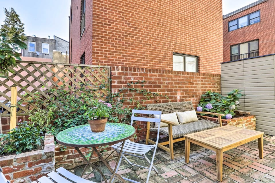 Historic Home w/ Garden, 4 Mi to Lincoln Financial House in Philadelphia