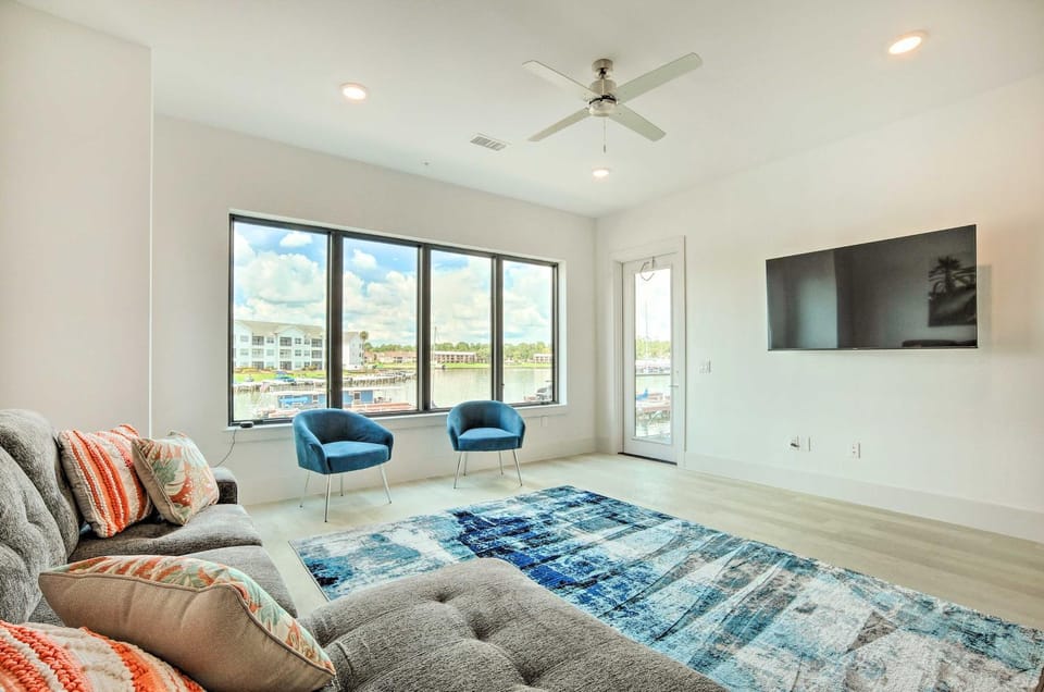 Lakeside Montgomery Condo Near Boat Rental! House in Lake Conroe