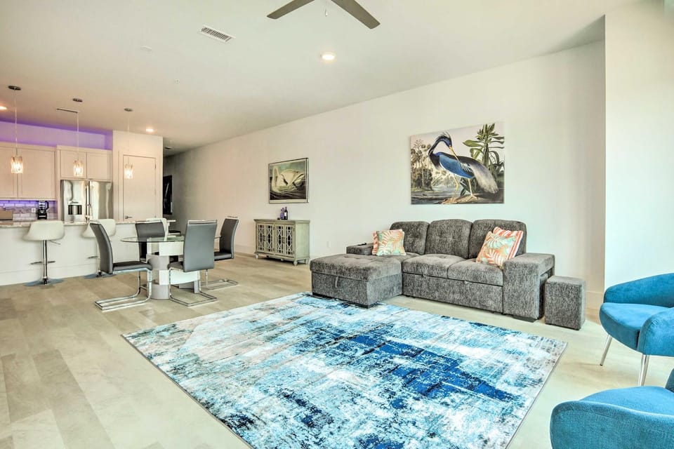 Lakeside Montgomery Condo Near Boat Rental! House in Lake Conroe