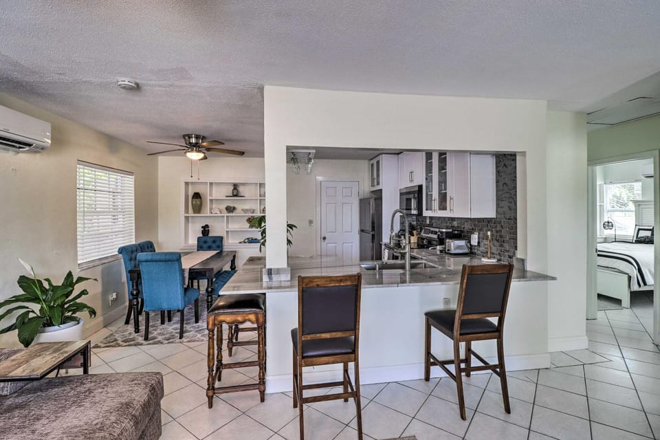Cozy Key West Beach Cottage: Walk to Beaches! House in Key West