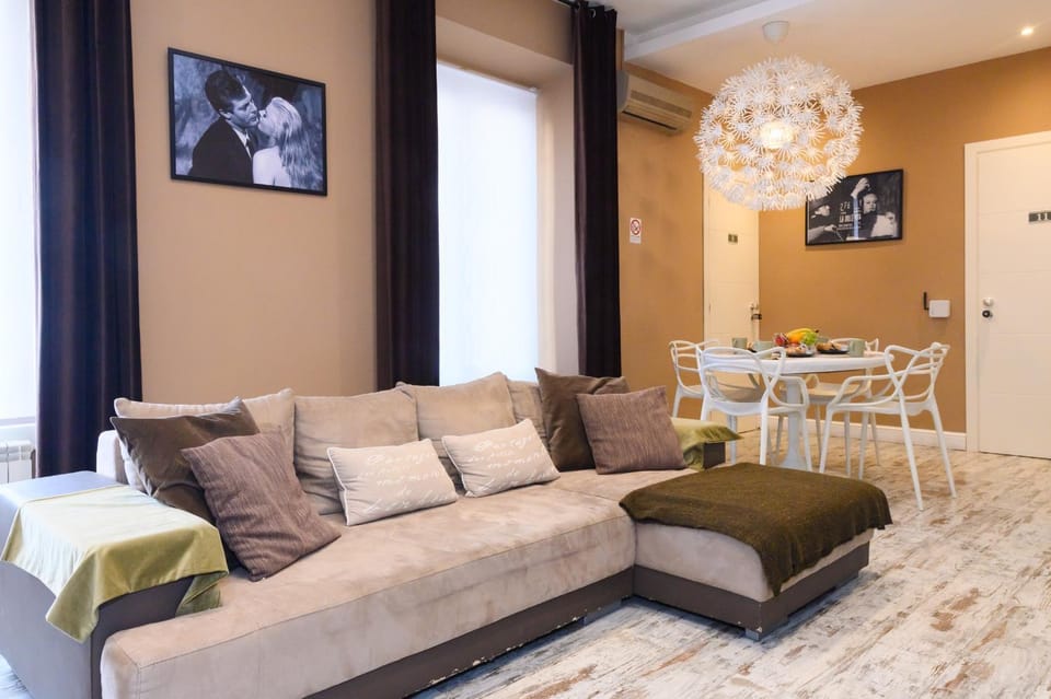 TV and multimedia, Seating area