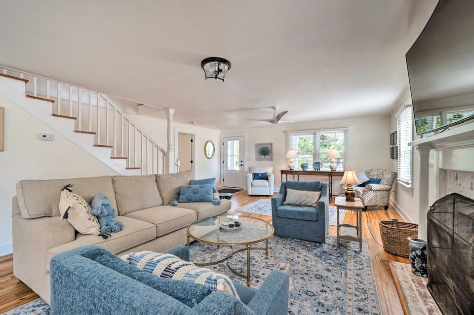 Historic Family Home < 1 Mi to Long Beach! House in Oak Island