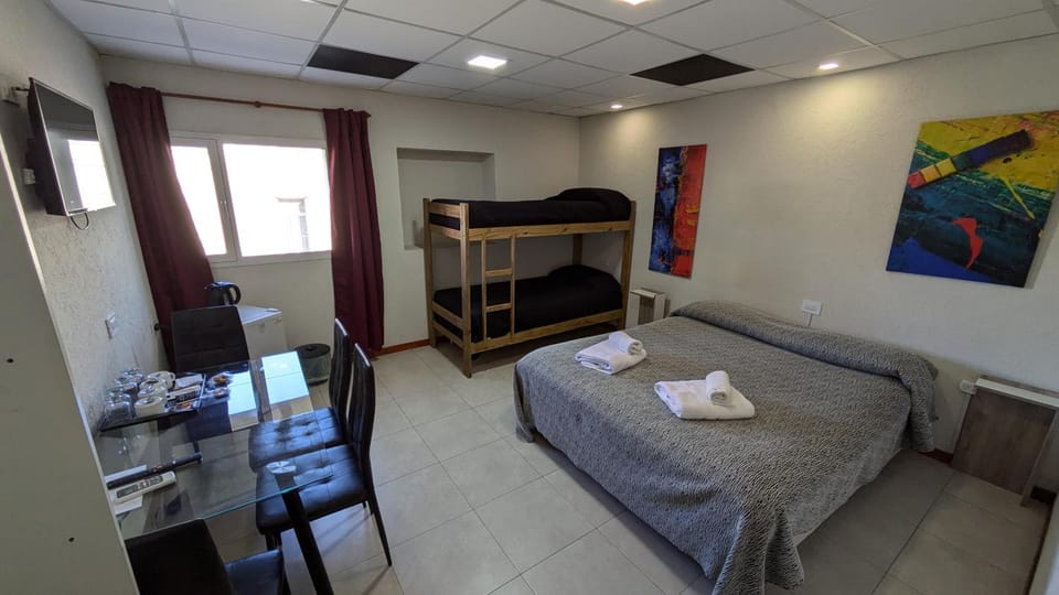 Bed, TV and multimedia, Living room, Photo of the whole room, Dining area, Bedroom, towels