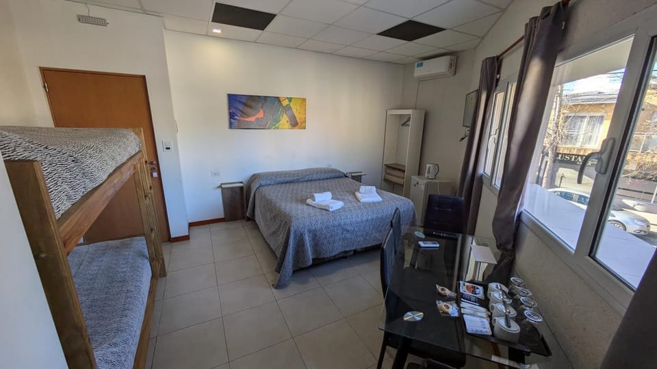 Bed, TV and multimedia, Photo of the whole room, Bedroom, towels, air conditioner