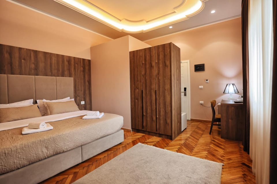 Bed, Photo of the whole room, Seating area, Bedroom, towels, wardrobe