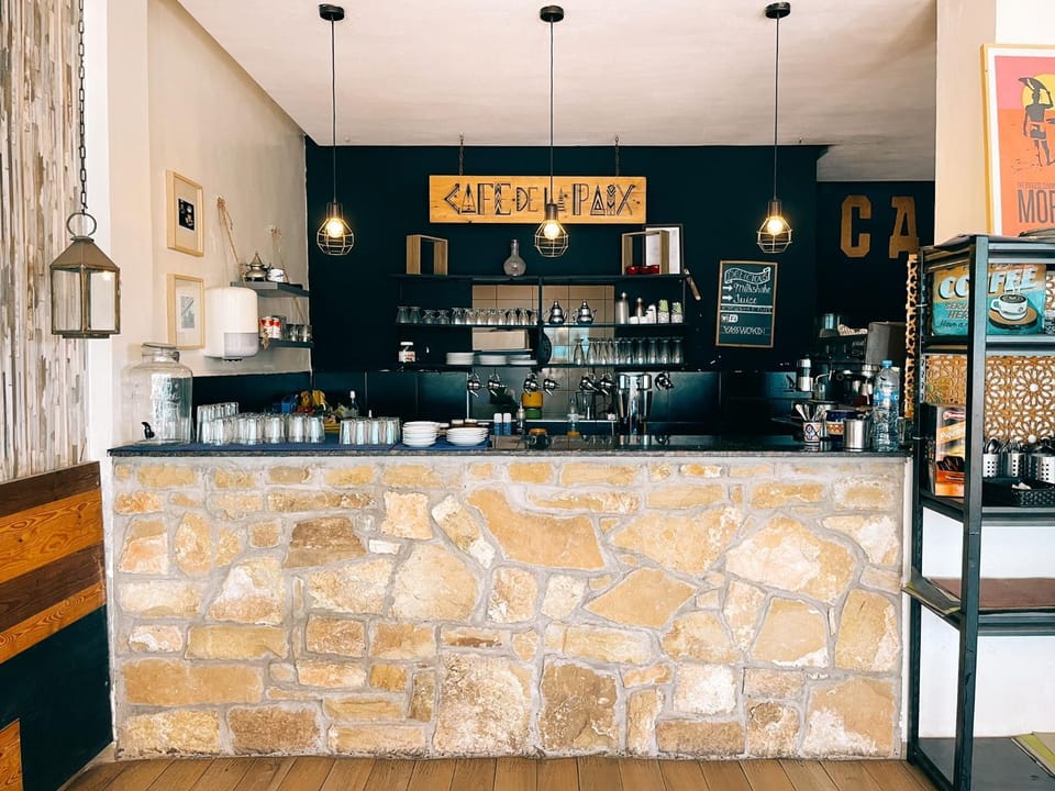 Restaurant/places to eat, Coffee/tea facilities