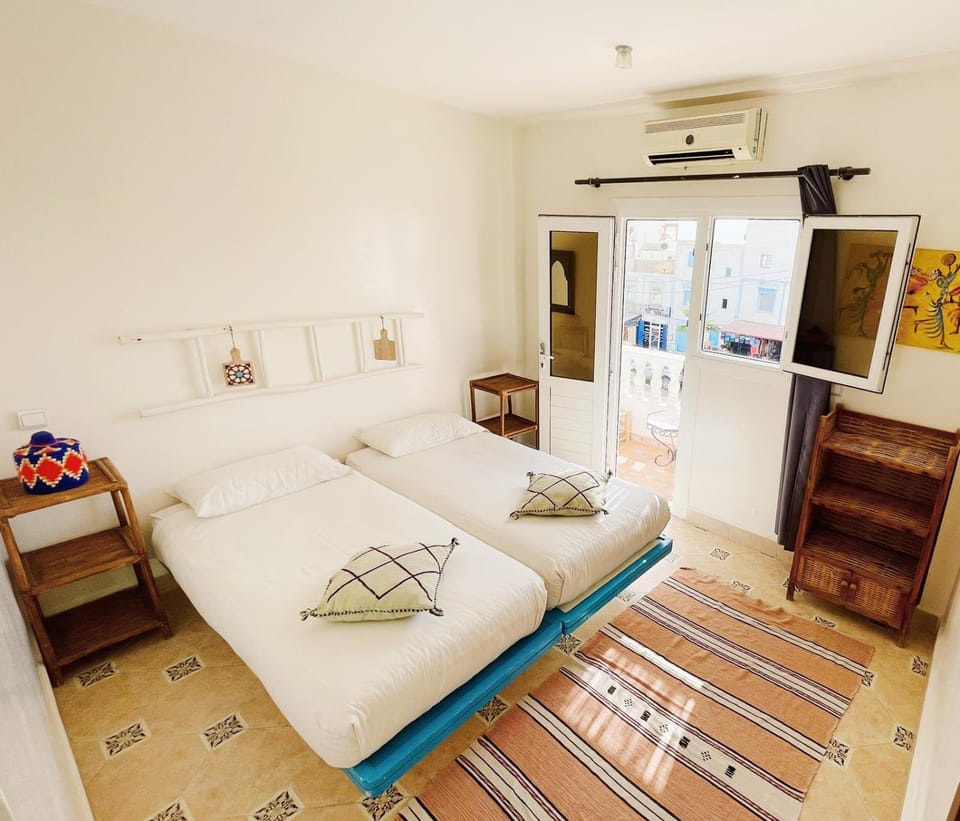 Bed, towels, air conditioner