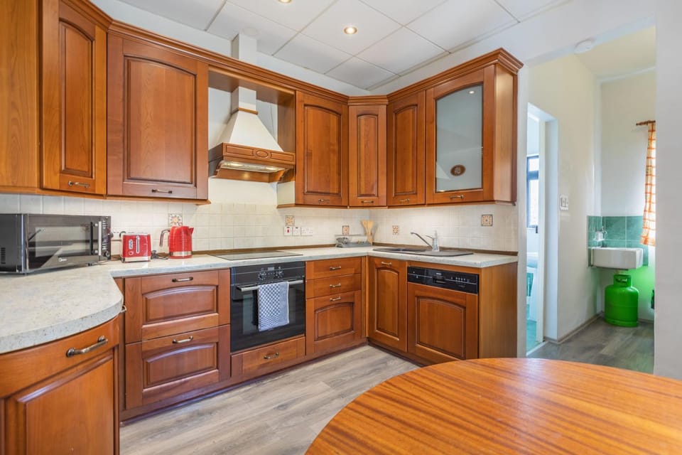Kitchen or kitchenette, dishwasher, minibar, pet friendly, stove, toaster