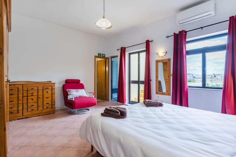 Bed, Photo of the whole room, Bedroom, towels, wardrobe