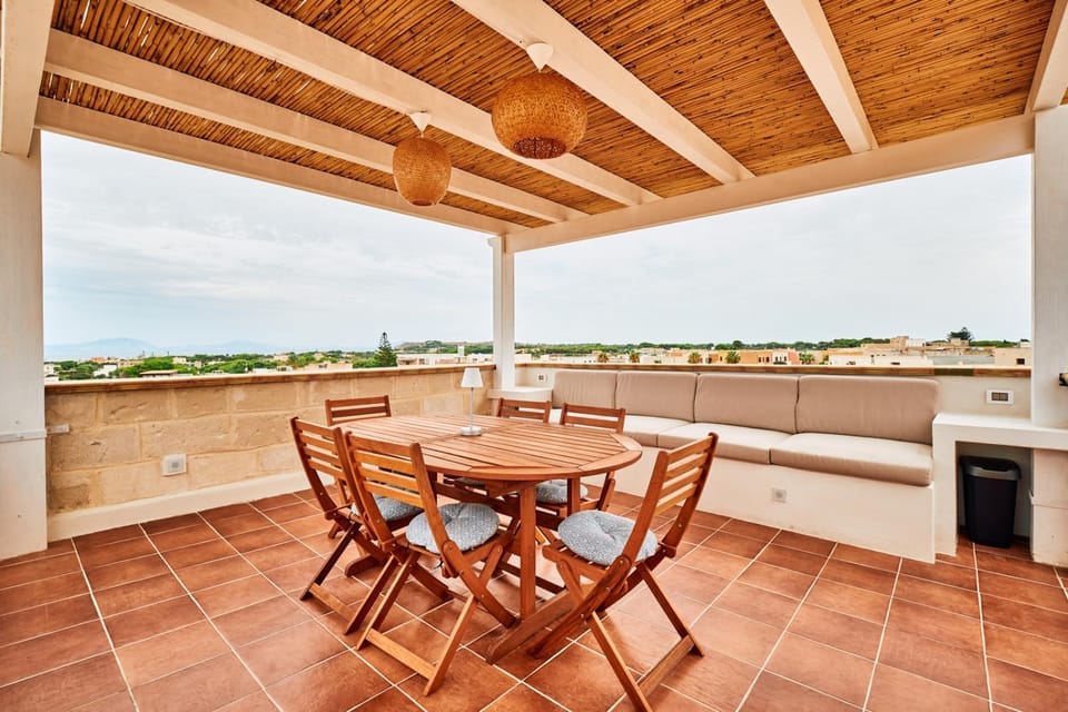 View (from property/room), Balcony/Terrace, Dining area