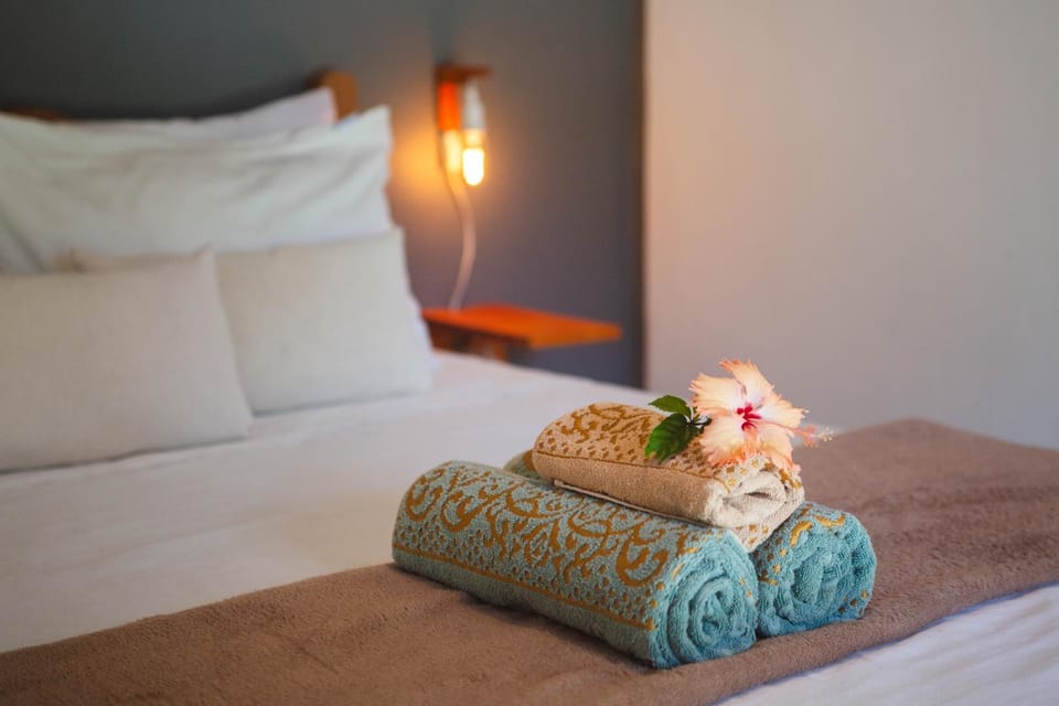 Bed, Decorative detail, Bedroom, towels