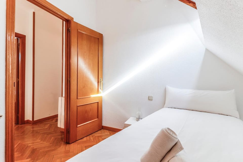 Bed, room service