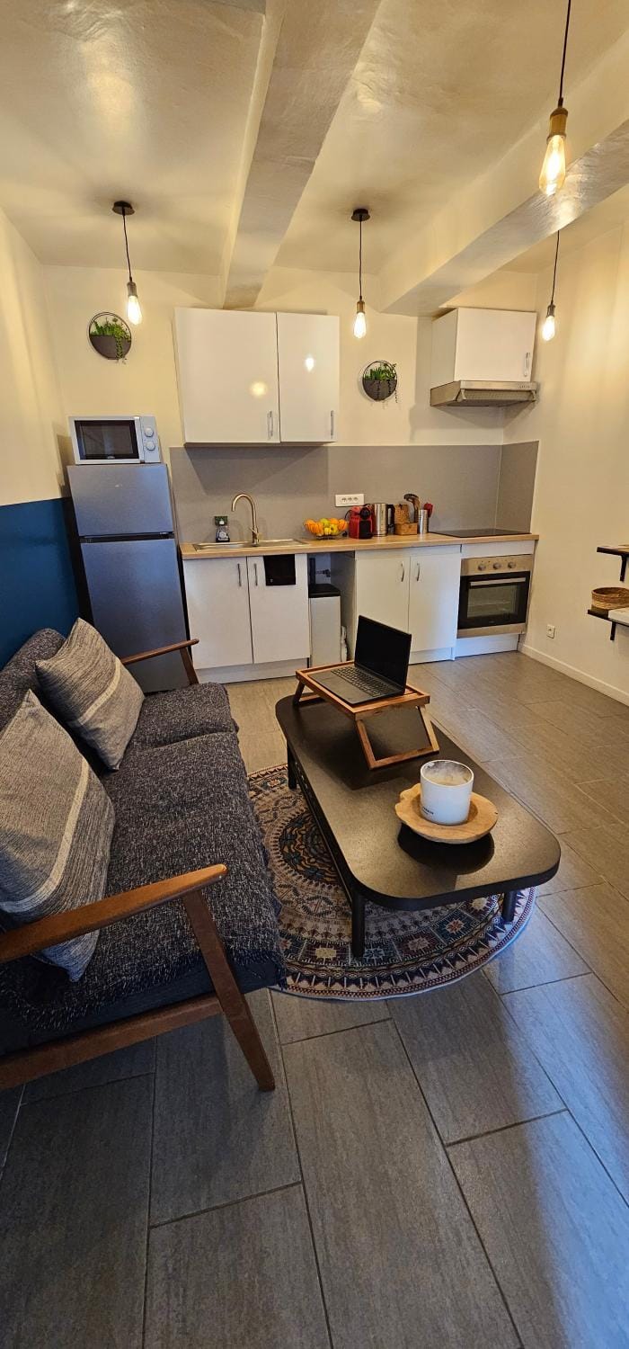 Kitchen or kitchenette, Living room, Seating area, Dining area, pet friendly, stove