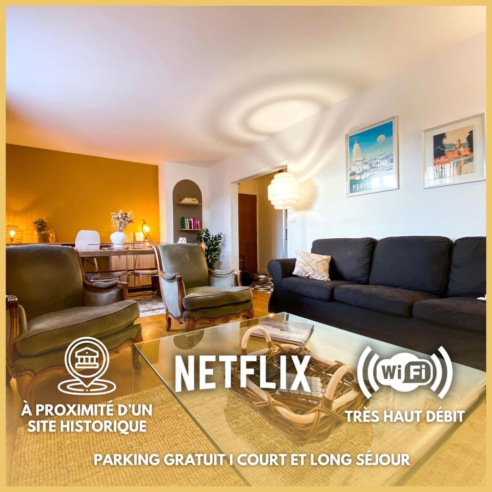 Communal lounge/ TV room, Living room, Seating area