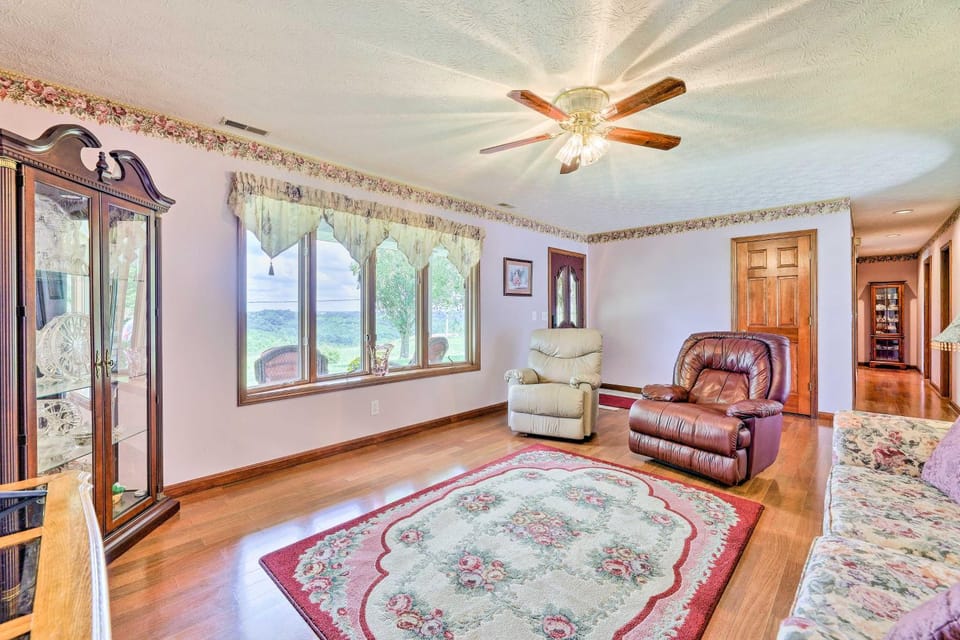 Charming Williamstown Retreat with Private Yard House in Williamstown