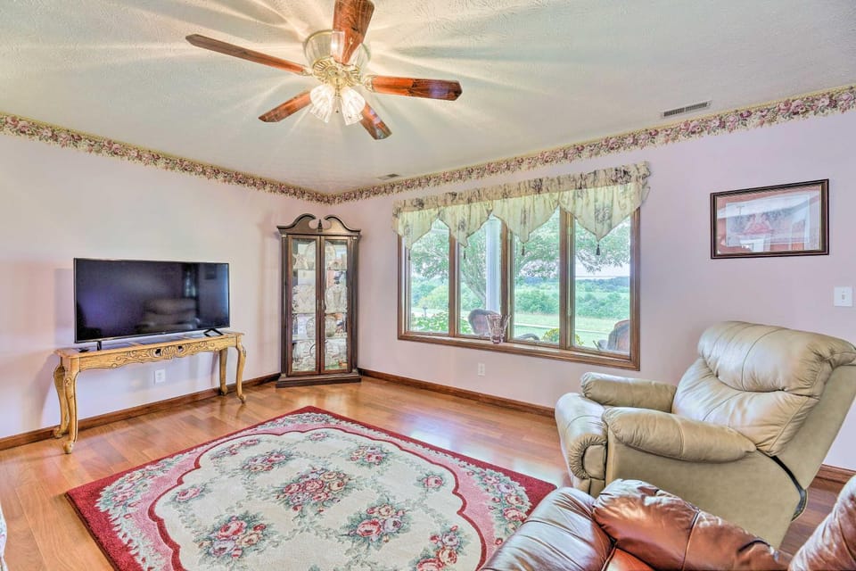 Charming Williamstown Retreat with Private Yard House in Williamstown