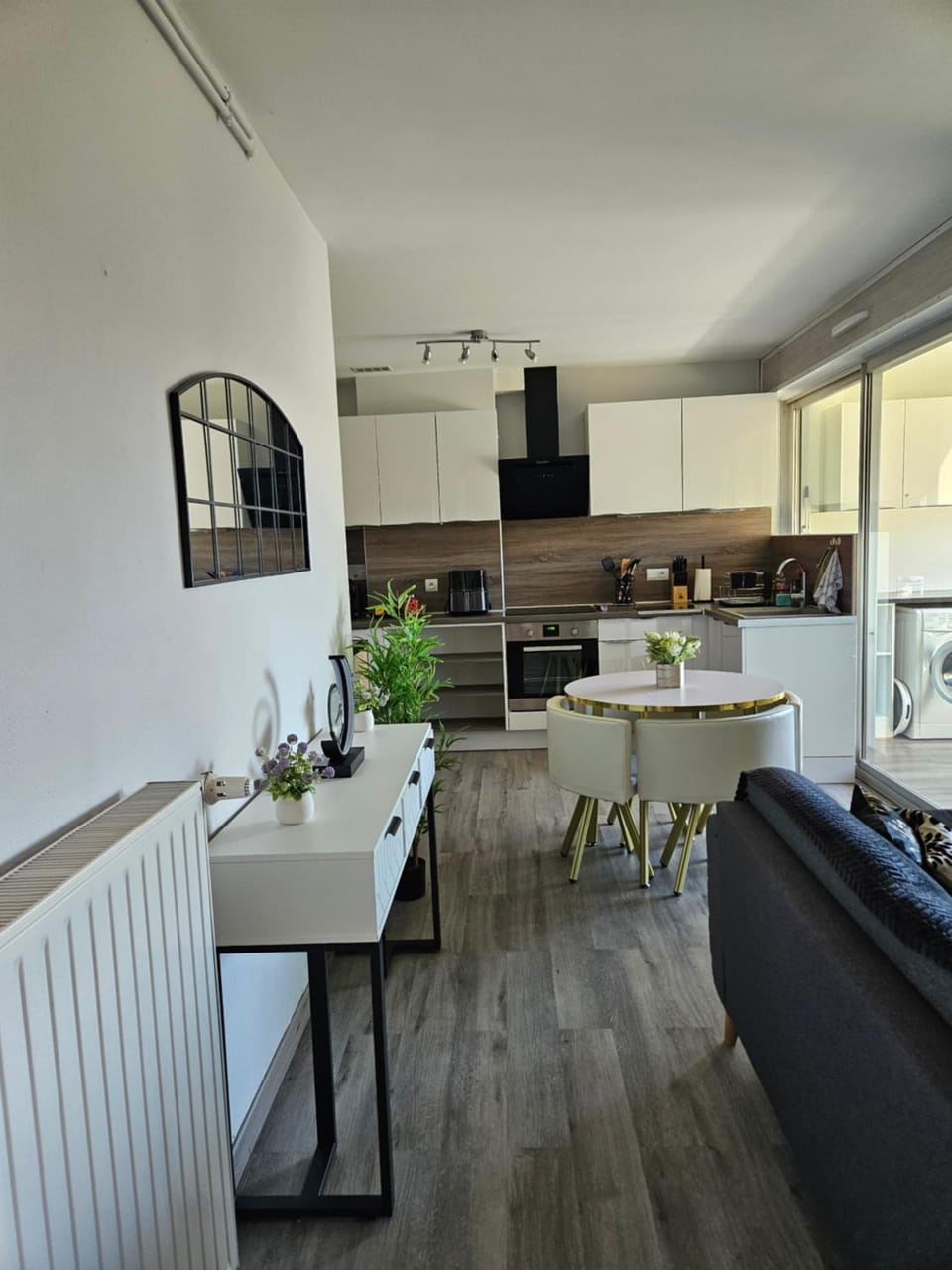 Living room, Dining area