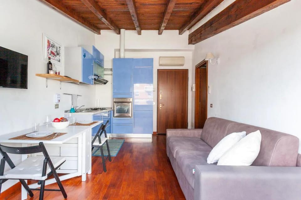 Civico288-Romantic Attic Near IEO-BOCCONI-F PRADA Apartment in Milan