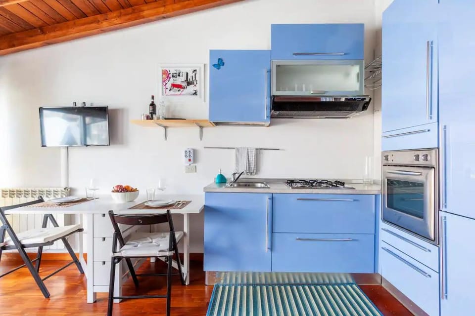 Civico288-Romantic Attic Near IEO-BOCCONI-F PRADA Apartment in Milan