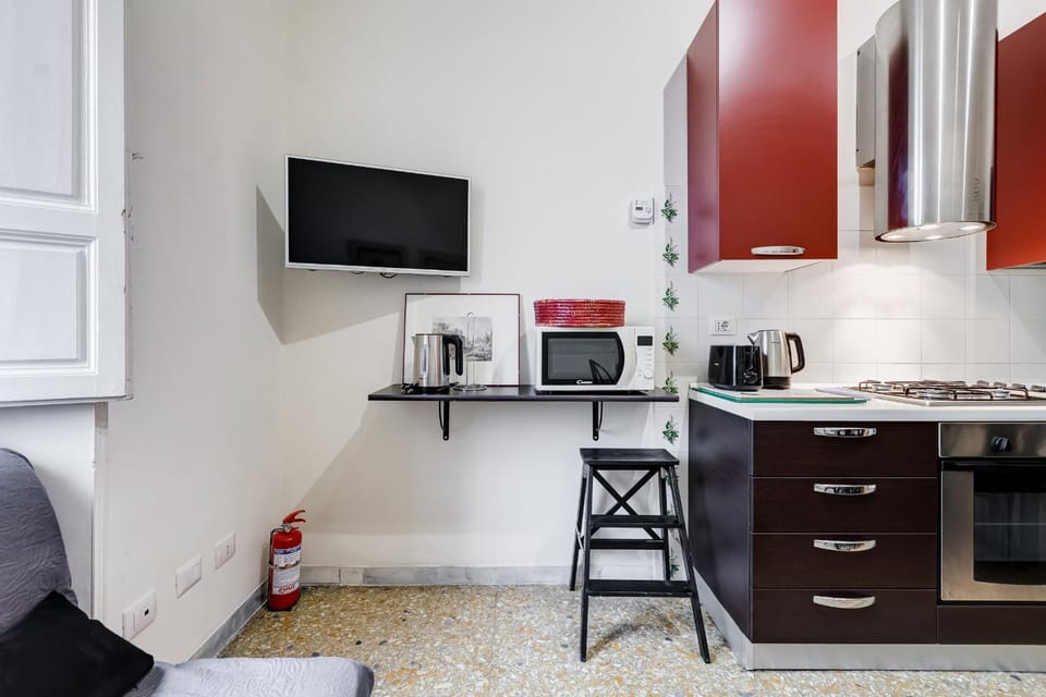 TV and multimedia, Coffee/tea facilities, Kitchen or kitchenette, Dining area, oven, stove