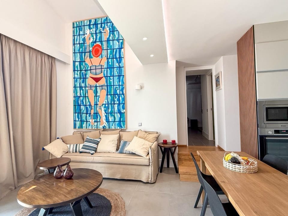 Kitchen or kitchenette, Living room, Seating area, Dining area