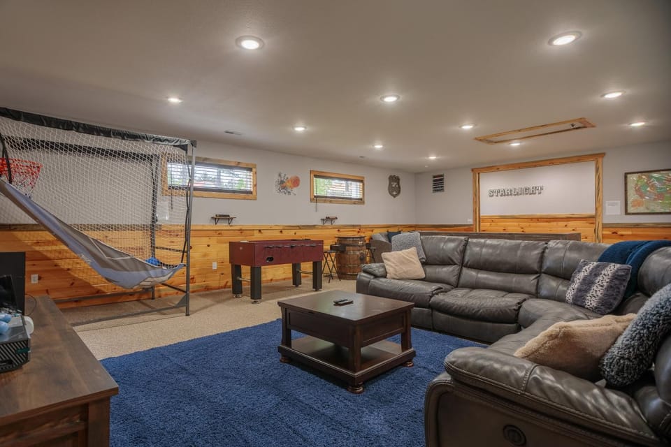 Hot Tub & Mini Golf: Mtn-View Haven in Kodak! House in Sevierville