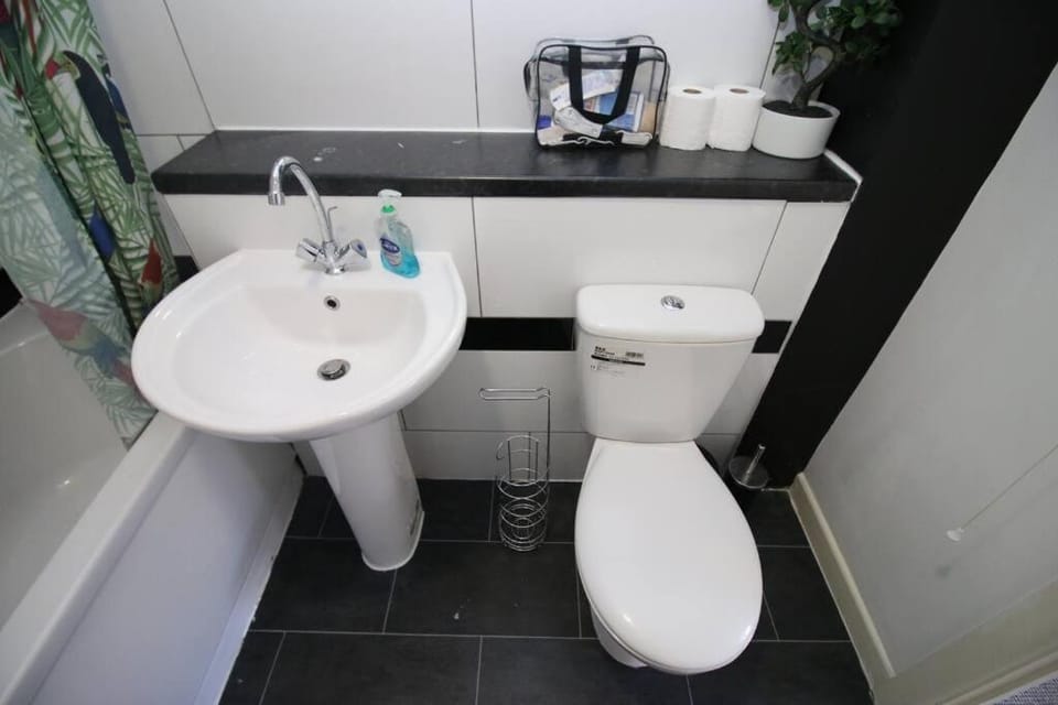 Thesiger Court Apartments - Free Private Parking - by Property Promise Apartment in Cardiff