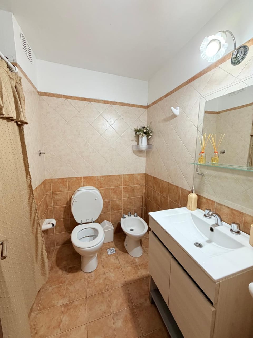Shower, Bathroom, bidet, towels