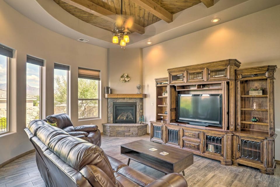 Mountain-View Las Cruces Getaway w/ Gas Grill House in Las Cruces