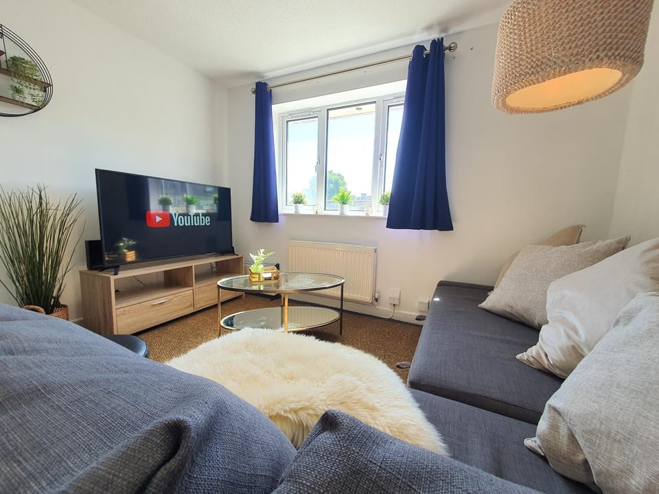 Thesiger Court Apartments - Free Private Parking - by Property Promise Apartment in Cardiff
