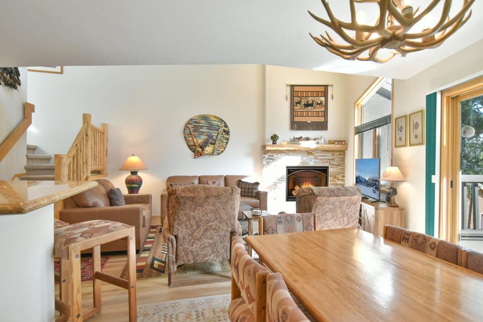 Chimney Ridge Larkspur Townhome: Hot Tub, Great Location Apartment in Breckenridge