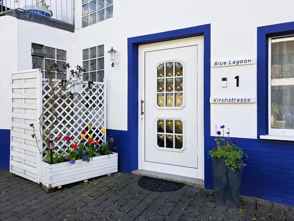 Blue Lagoon Holiday Apartments & Double Room with Balcony Apartment in Ediger-Eller