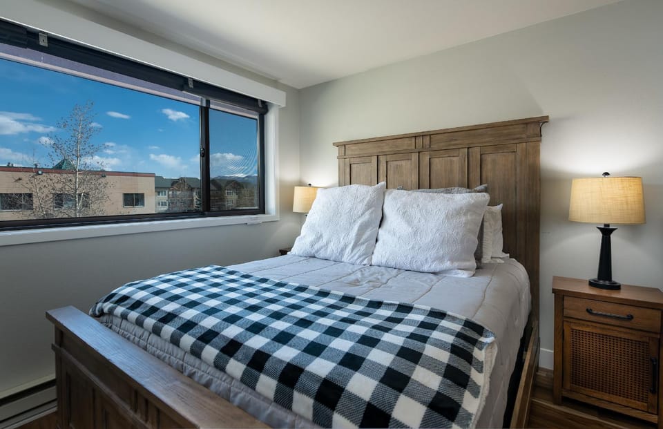 Cedar Lodge Buffalo Studio Condo: Great Frisco Location Apartment in Frisco