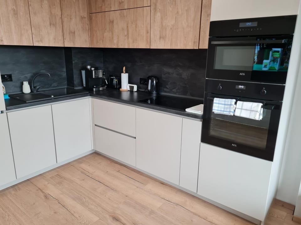 Kitchen or kitchenette, dishwasher, microwave, stove