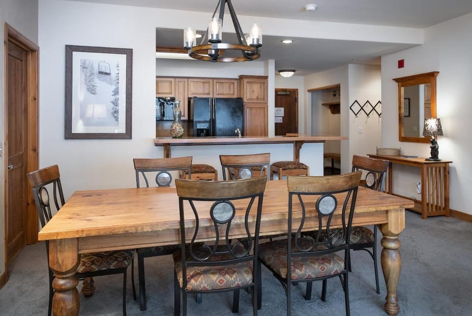 Riverbend Snowflake Run Condo: At Snowflake Lift Apartment in Breckenridge