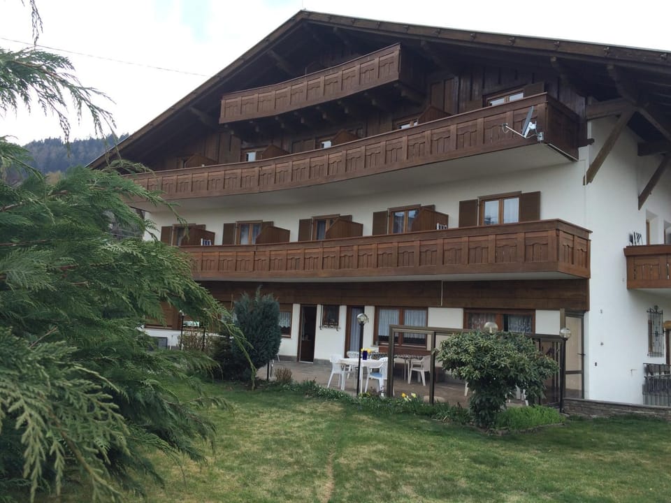 Property building, Day, Garden