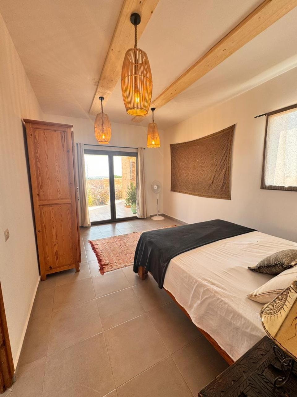Photo of the whole room, Bedroom, wardrobe