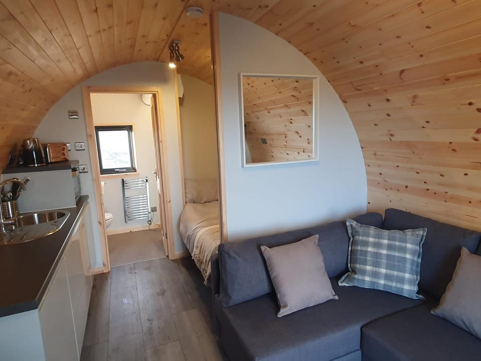 Grimsay Glamping, North Uist - Pod Ruadh Apartment in Scotland