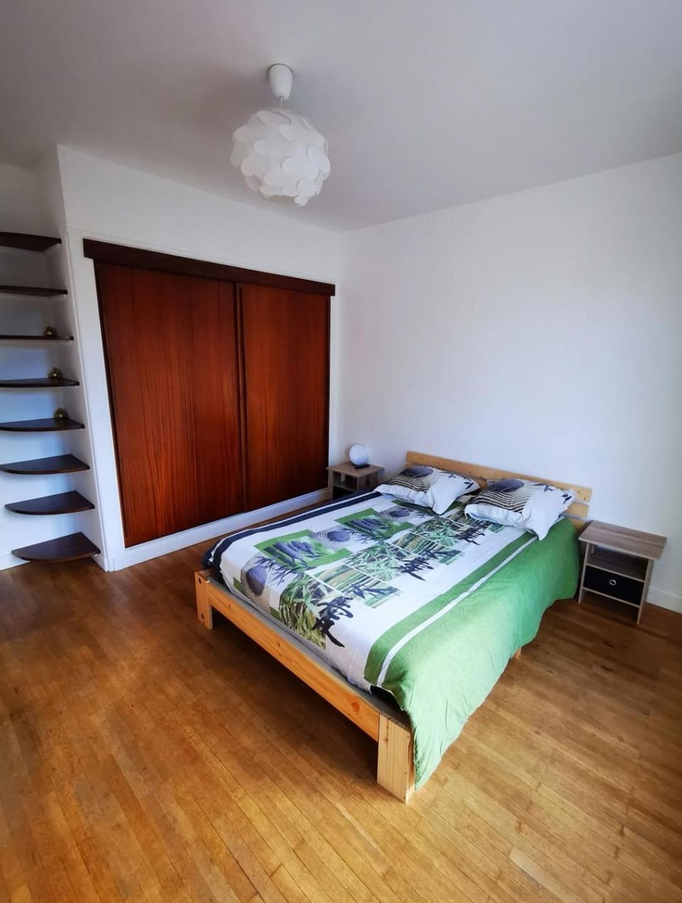 Bed, Photo of the whole room, Bedroom