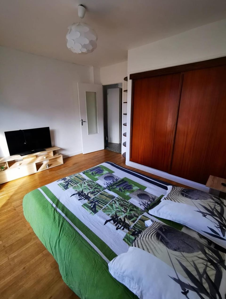 Bed, Photo of the whole room, Bedroom