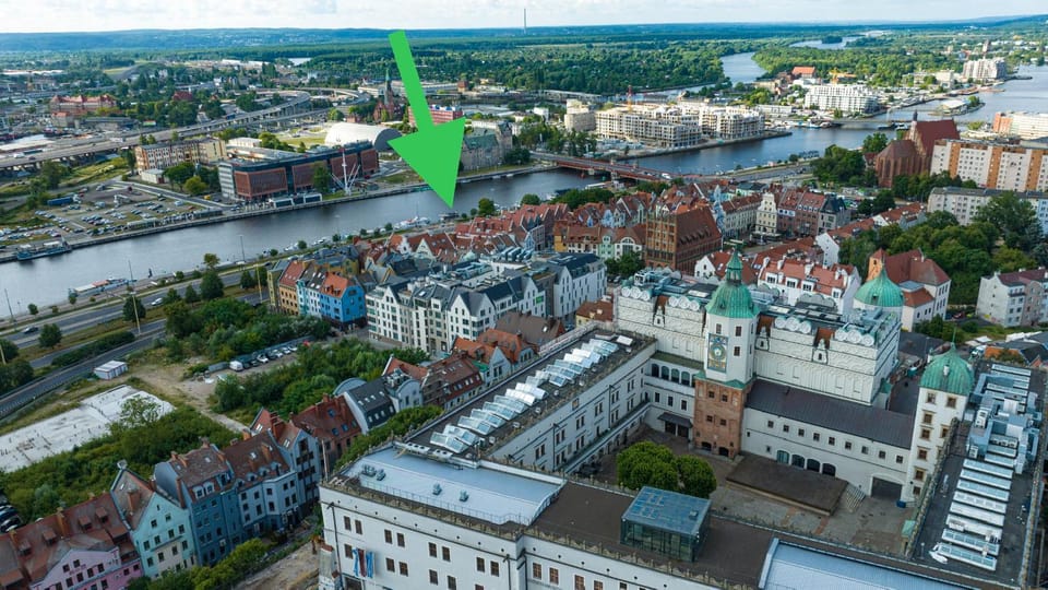 Property building, Bird's eye view, City view, Street view, Location