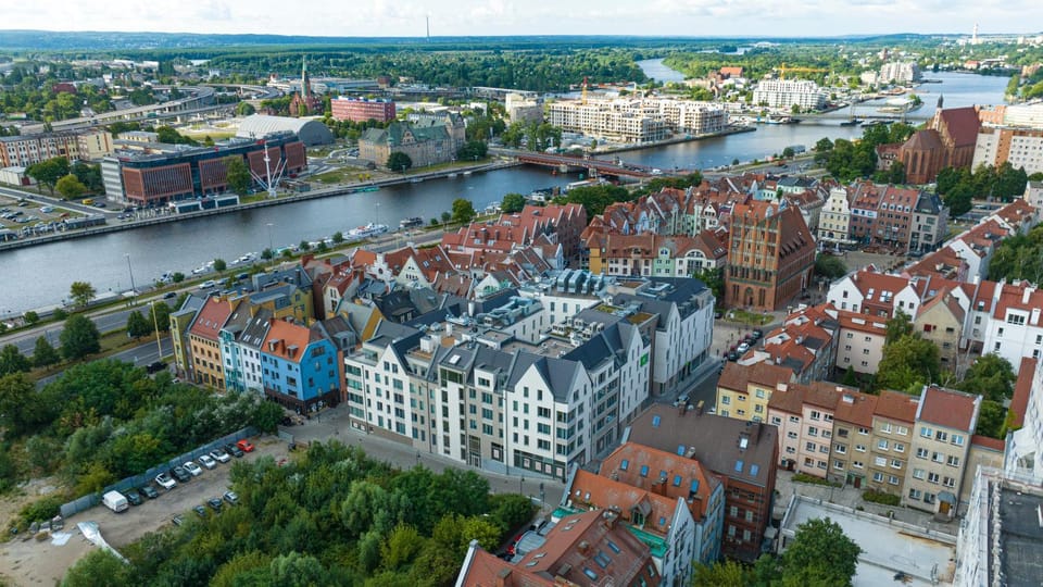 Property building, Neighbourhood, Bird's eye view, River view, Location
