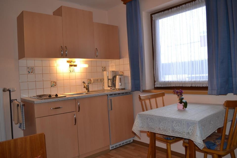 Day, Kitchen or kitchenette