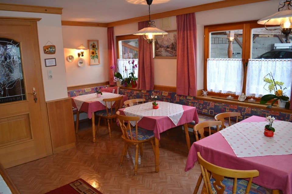 Restaurant/places to eat, Day