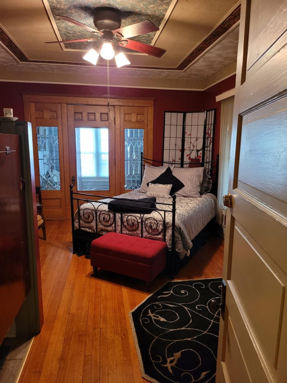 Bed, Photo of the whole room, Bedroom, fireplace